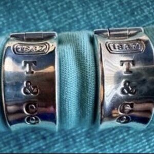 Tiffany & Co. 925 Sterling Chunky Hoop Earrings - 💯 % Authentic w/ Box ✨EUC✨